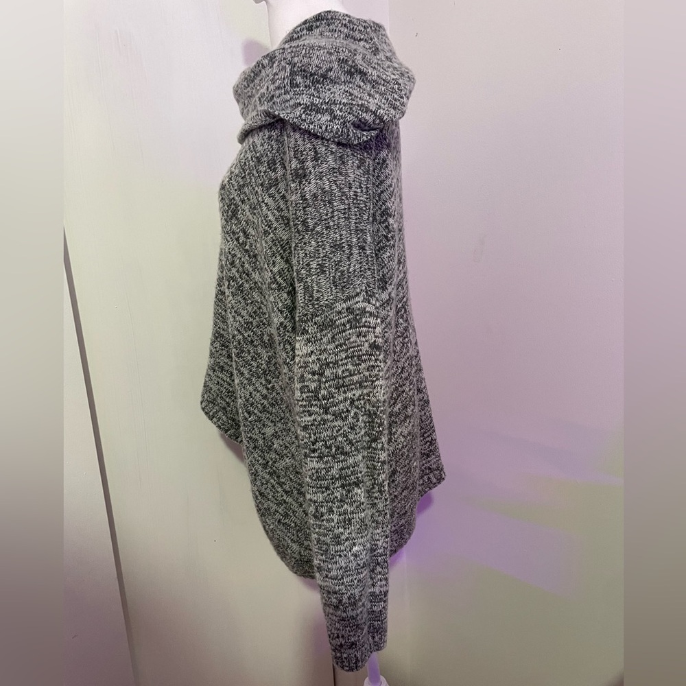 EXPRESS  Cowl Neck Oversized Knit Sweater Size M/L Heather Gray Sharkbite Hem - Picture 6 of 8